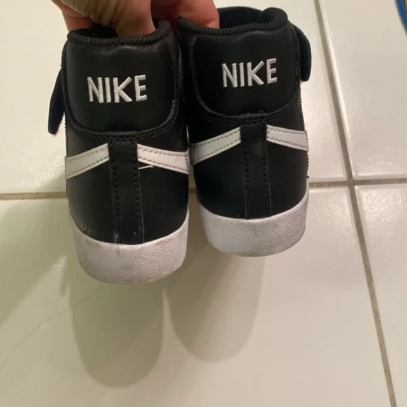 Nike Kids Black High-Top Sneakers - Picture 2 of 3